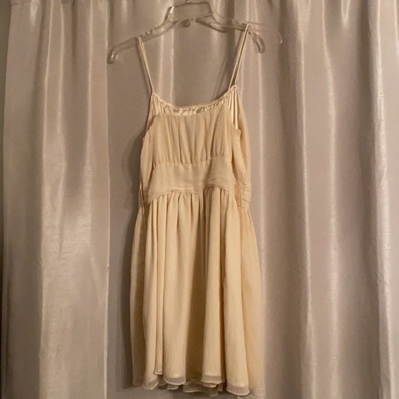 H&M cream chiffon dress — adorable meets elegant - Picture 3 of 6